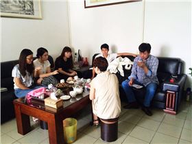 睿牛制衣厂客户来访.jpg 睿牛制衣厂客户来访.jpg