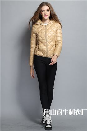 佛山睿牛制衣厂新款羽绒服R502# 卡其.jpg 佛山睿牛制衣厂新款羽绒服R502# 卡其.jpg