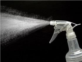 夹克生产工厂使用喷雾维护夹克防水性 夹克生产工厂使用喷雾维护夹克防水性