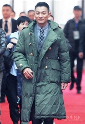 刘德华定制羽绒服 刘德华定制羽绒服
