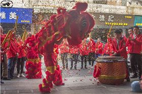 下午的舞狮.jpg 下午的舞狮.jpg