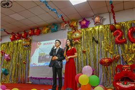 主持人开场.jpg 主持人开场.jpg