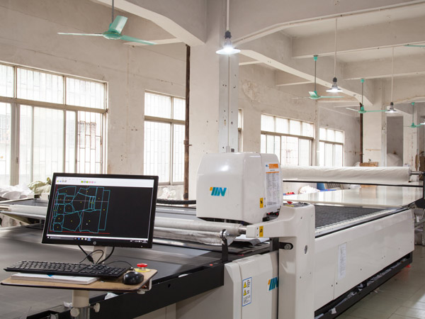 全自动拉布裁床机