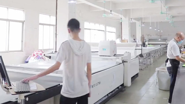 冲锋衣厂家和你探讨冲锋衣执行标准的重要性 冲锋衣厂家和你探讨冲锋衣执行标准的重要性