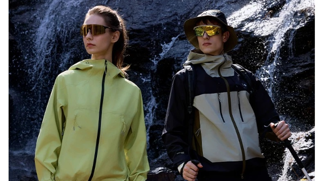 冲锋衣软壳和硬壳有什么区别